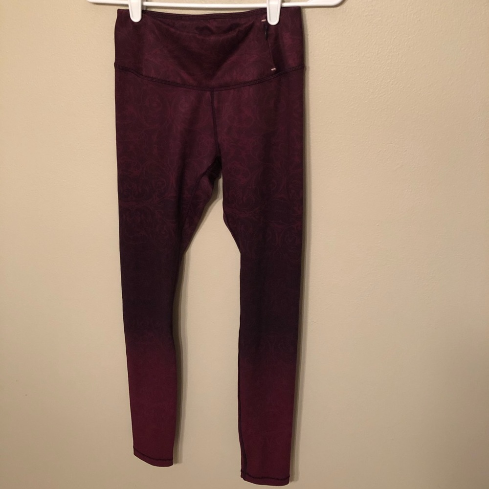 Maroon athletic leggings